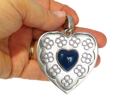 Zamak pendant decorated - silver and blue color - pendant for necklace - heart shaped pendant (P40)