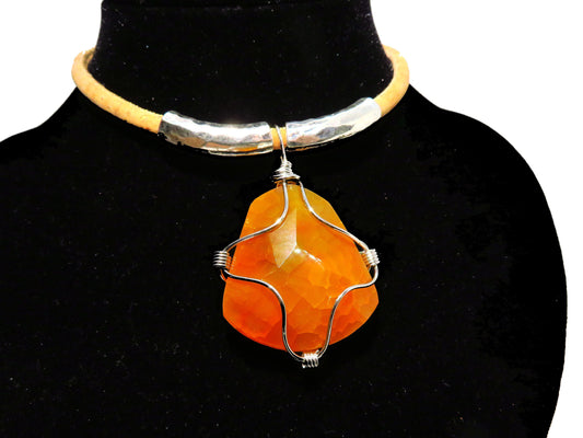 1 pendant decorated - Agate stone from Brazil pendant - light brown color - pendant for necklace - supply - supplies - pendant (P52)